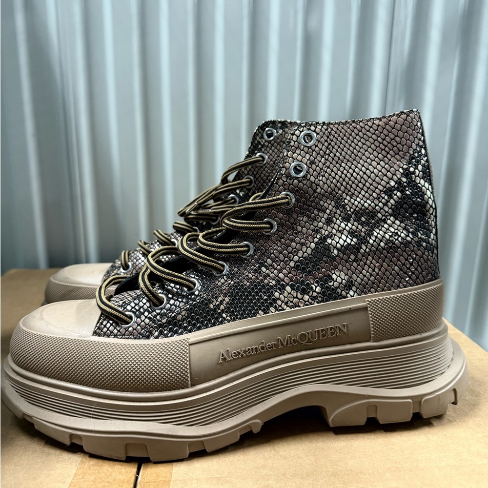 Iconic design from Alexander Mcqueen, they are like a fashion oversized converse